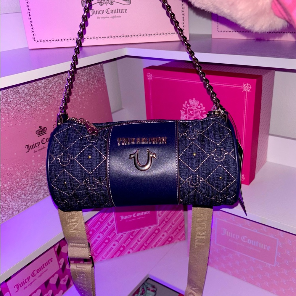 💙True Religion Navy Quilted Crossbody Bag🧲
